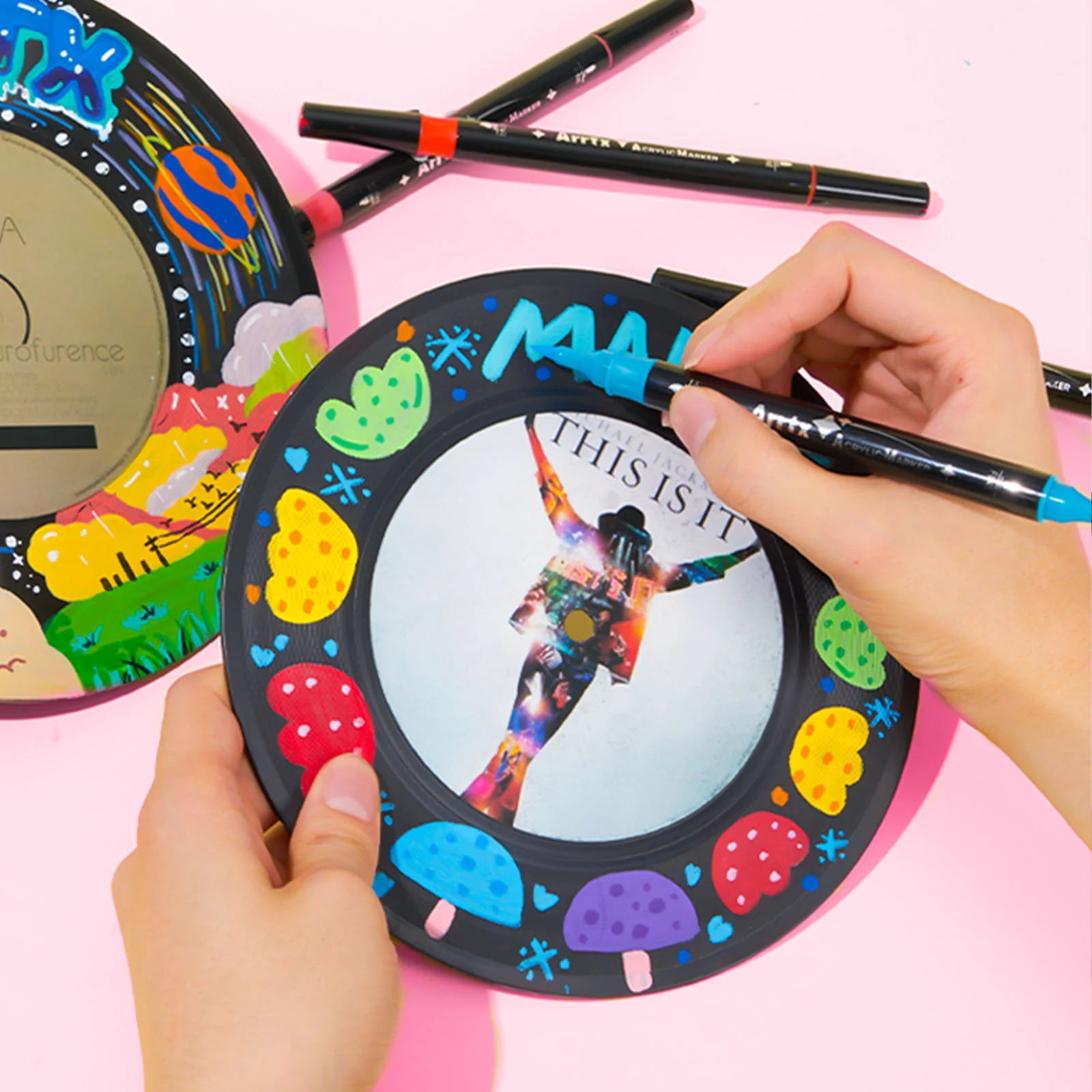 Акриловые маркеры - фломастеры Arrtx, 64 цвета